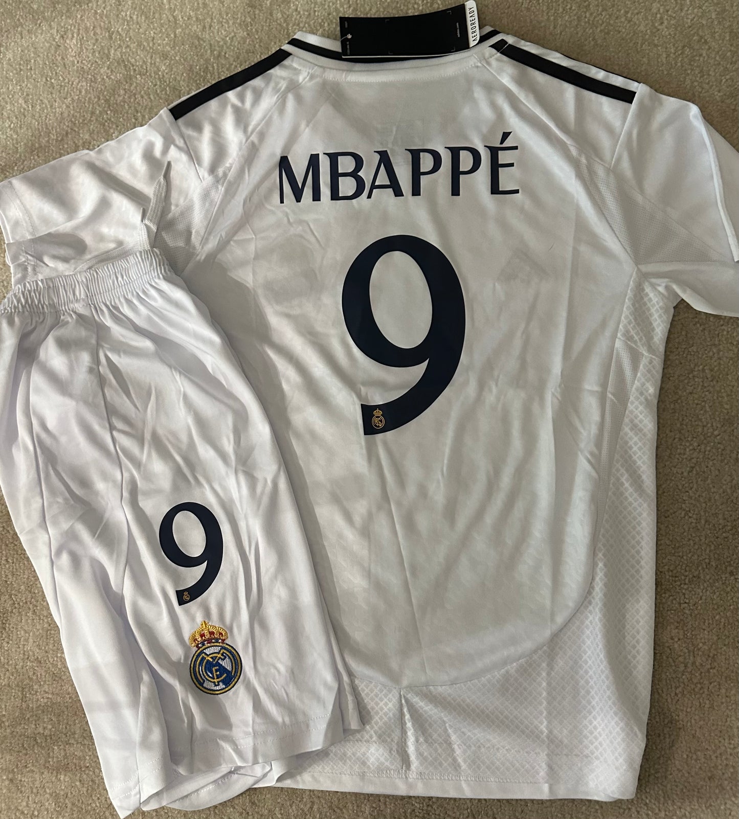 REAL MADRID YOUTH MEDIUM 24/25 REAL MADRID Mbappe Home Jersey SIZE 26